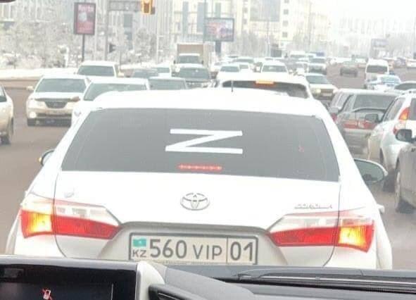 В Нур-Султане оштрафован водитель автомобиля с наклейкой на заднем стекле
