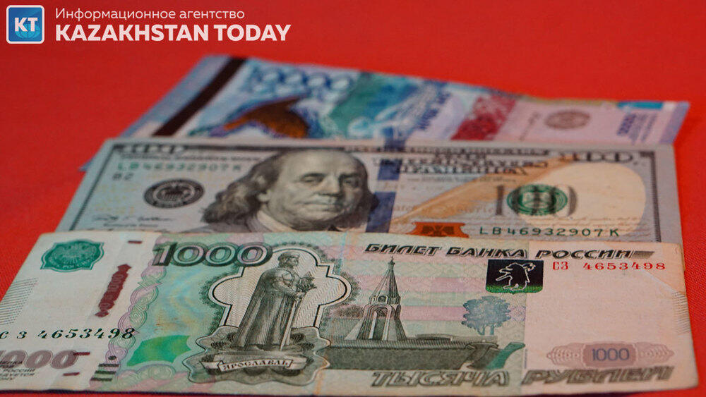 Доллар в казахстанских обменниках продолжает дорожать 