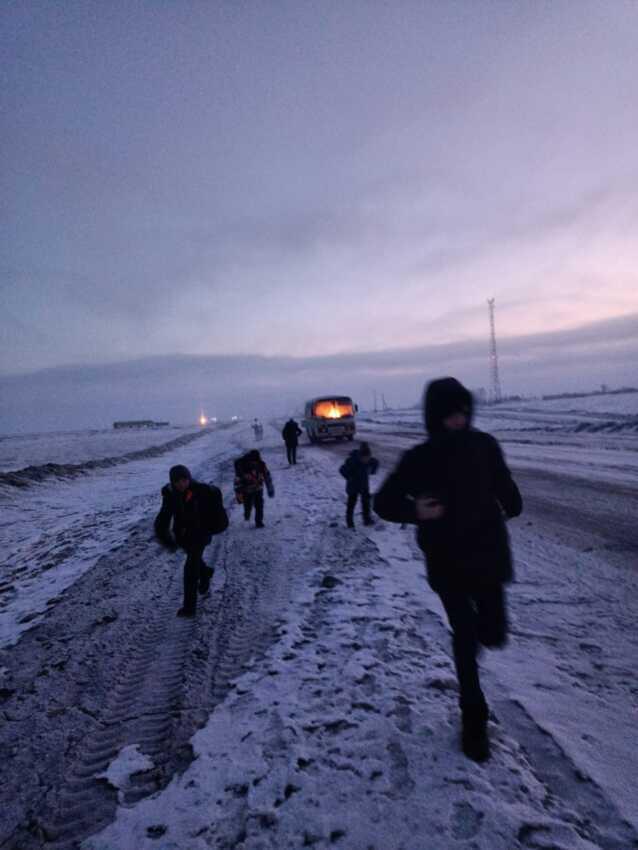 В Костанайской области загорелся школьный автобус