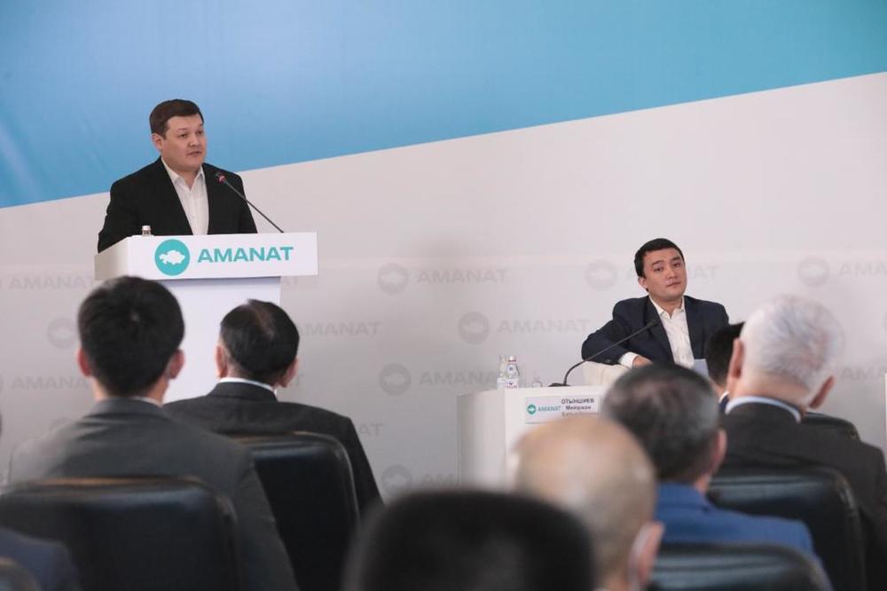 Асхат Оралов в Алматы: приоритетом Amanat остается исполнение предвыборных обещаний. Фото: пресс-службы партии Amanat
