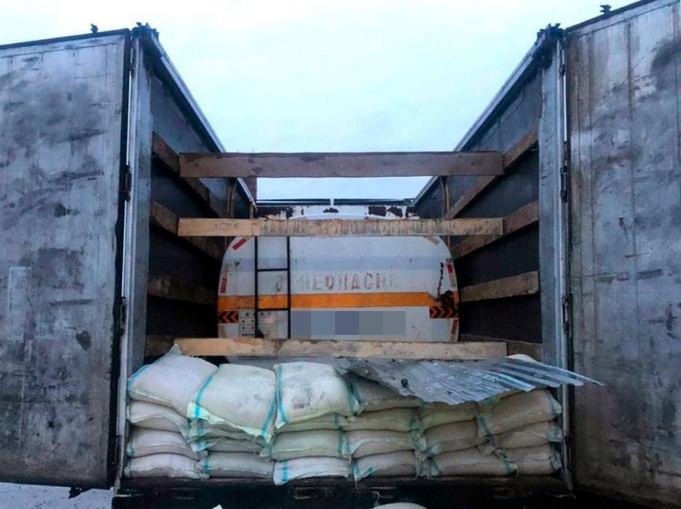 Нелегальный вывоз 80 тонн ГСМ предотвращен на казахстанско-кыргызской границе. Фото: Пограничная служба КНБ РК
