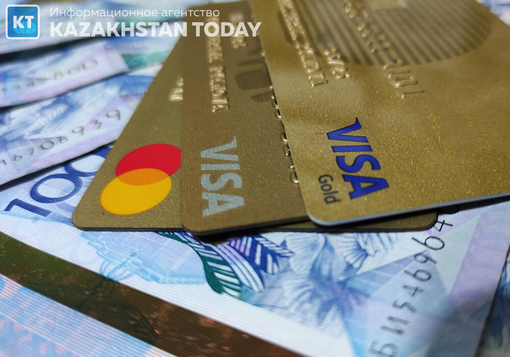Казахстанские банки обратились к клиентам в связи с приостановкой деятельности Visa и Mastercard в РФ