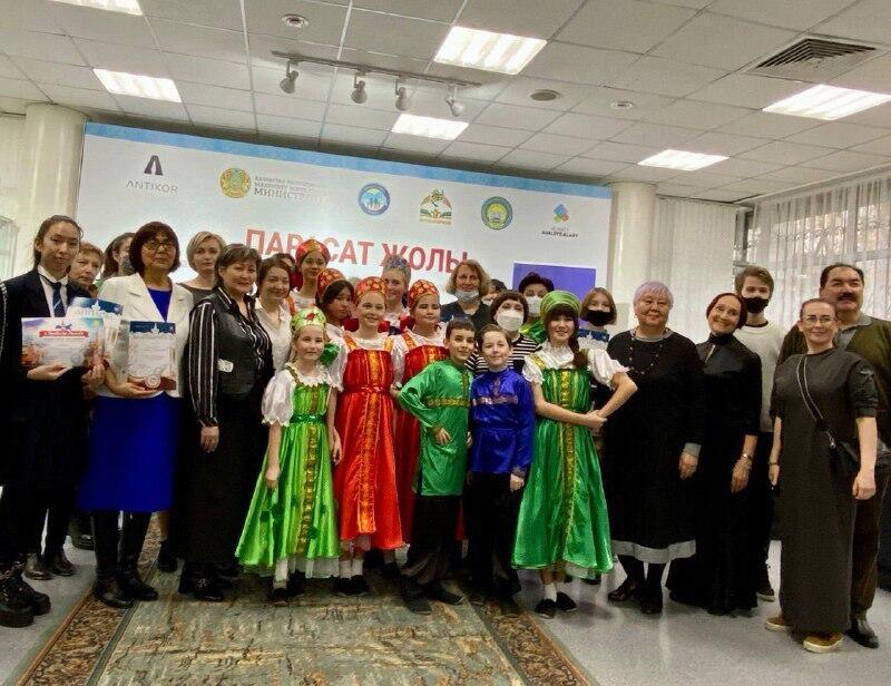 Русский дом в Алматы передал книги для Национальной библиотеки Казахстана