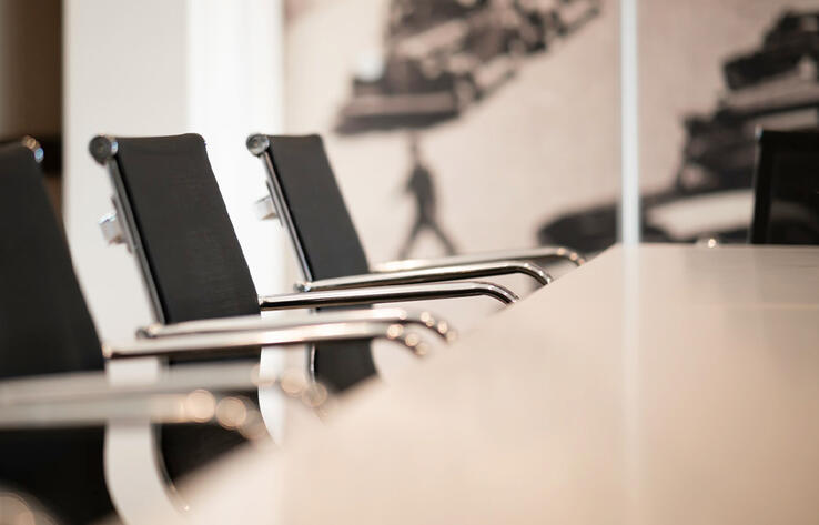 Еще два депутата мажилиса досрочно сложили полномочия