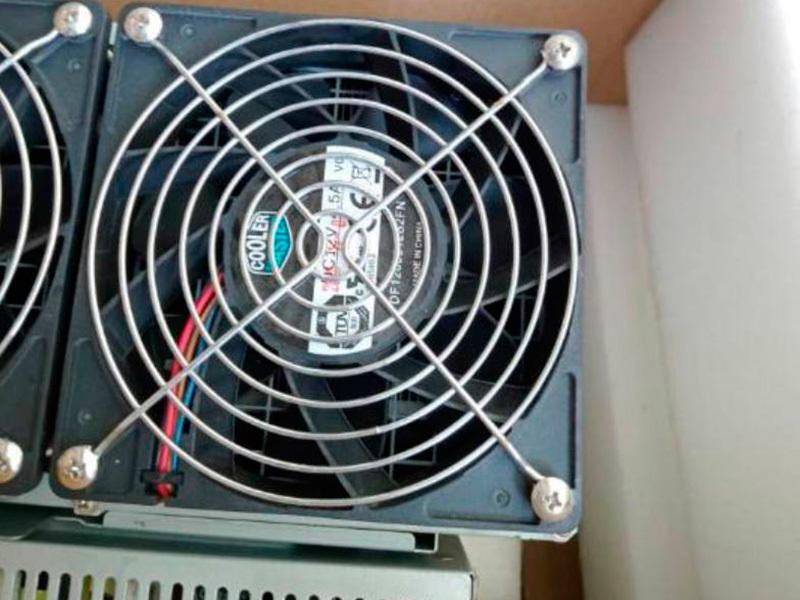 Қазақстандық шекарашылар құны 80 млн теңгеге майнингке арналған құрылғыларды әкету әрекетінің жолын кесті. Сурет: ҚР ҰҚК