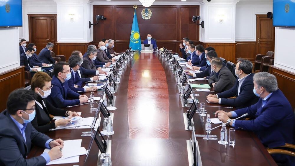 В РК временно отменят требование по креплению этикеток на госязыке на импортируемые товары