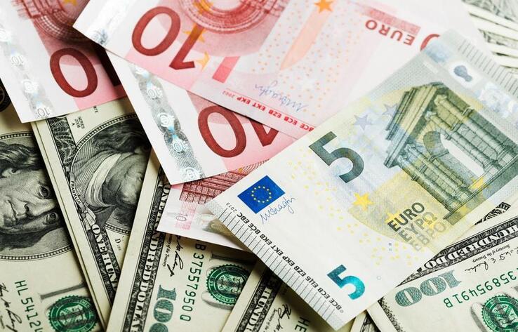 Министр ЕЭК: санкции превратили доллар и евро в "мусорную валюту"