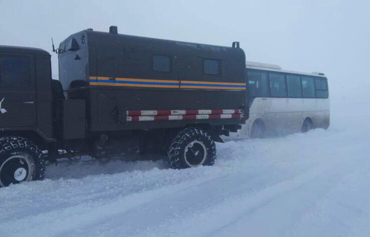 В Казахстане за сутки из снежного заноса спасено и эвакуировано 687 человек