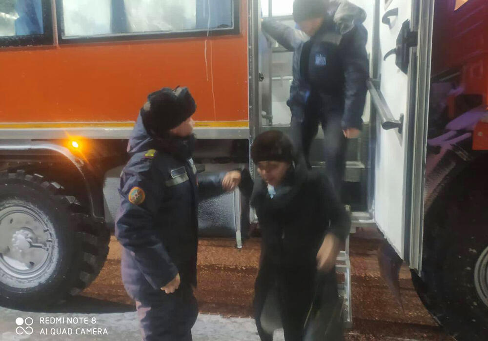 В Казахстане за сутки из снежного заноса спасено и эвакуировано 687 человек. Фото: telegram/МЧС РК