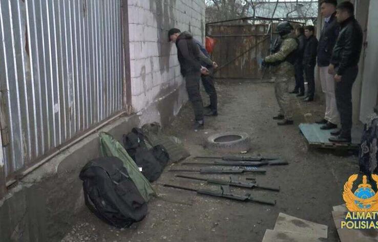 Еще двух участников ограбления оружейного магазина задержали в Алматы 