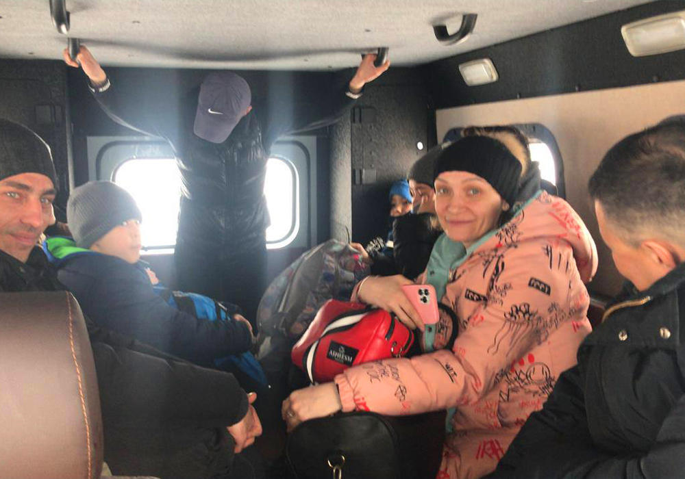 In Kazakhstan, about 700 people were rescued and evacuated from a snow drift during the day. Images | telegram/МЧС
