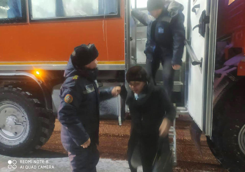 Қазақстанда бір тәулік ішінде қар құрсауынан 700-ге жуық адам құтқарылып, эвакуацияланды. Сурет: telegram/МЧС