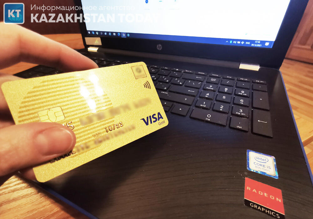 Сервисы по открытию банковских карт для россиян появились в Казахстане