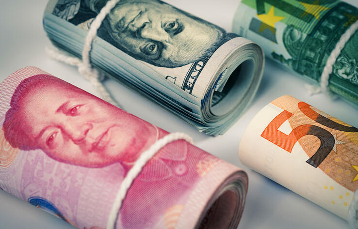 SWIFT: доля доллара в мировых расчетах в феврале сократилась до 38,85%
