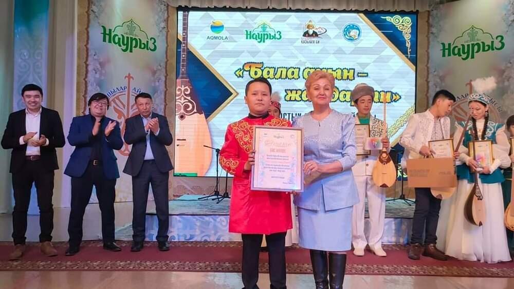 В Акмолинской области состоялся областной айтыс школьников "Бала акын - жасдарын". Фото: УВП Акмолинской области 