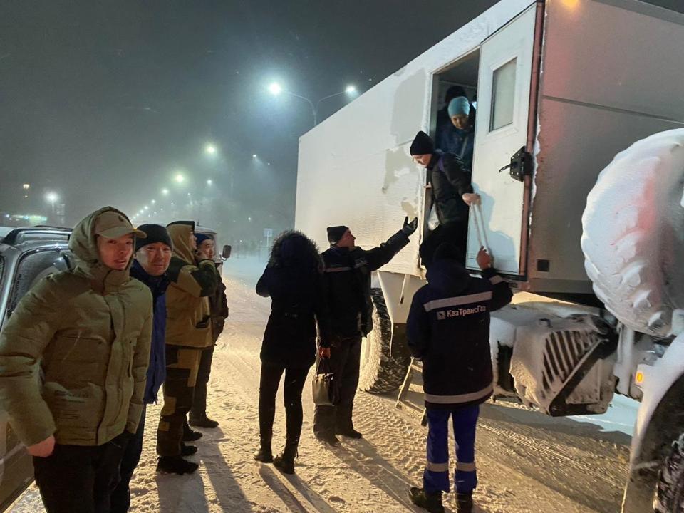 Шквальный ветер в Казахстане: за сутки спасены и эвакуированы 372 человека