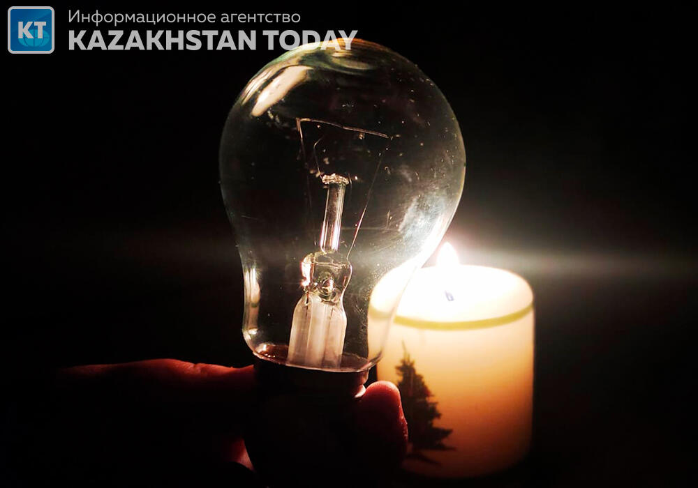 Жители четырех городов Казахстана остались без электричества из-за ураганного ветра 