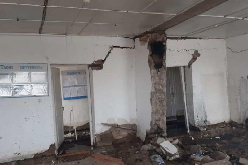 Стена обрушилась в одной из школ ЗКО. Фото: mgorod.kz