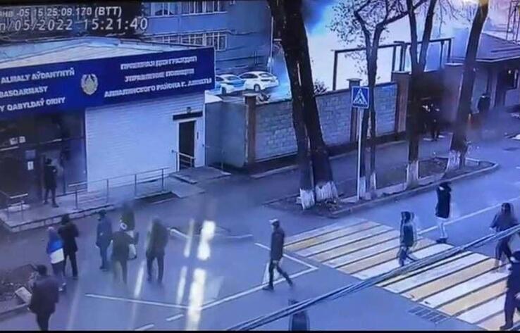 Қаңтардағы тәртіпсіздік кезінде Алматы полициясының ғимаратына шабуыл жасағандардың бірі ұсталды