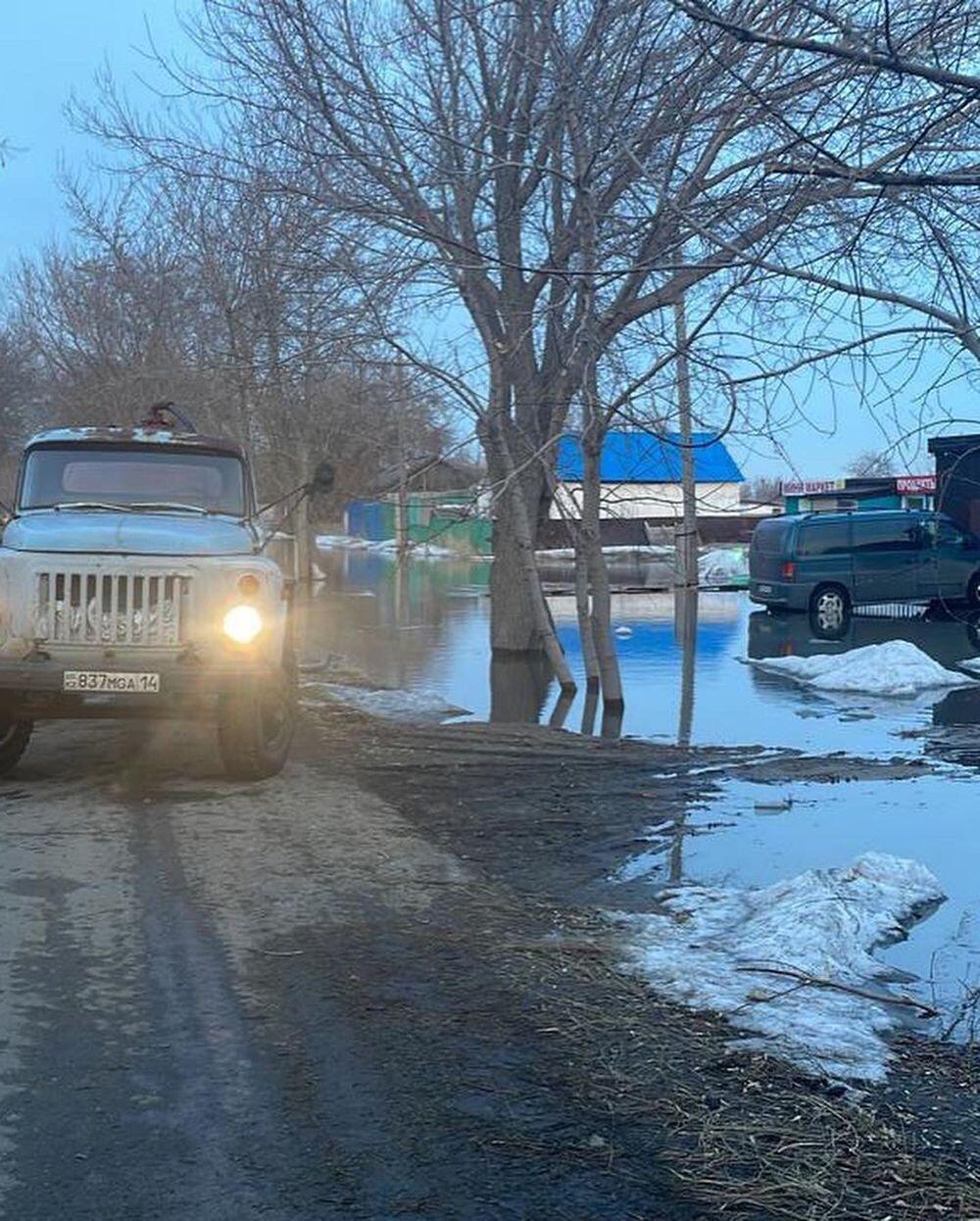 В Павлодарской области талая вода затопила 30 дворов. Фото: instagram/pavlodar_tjd