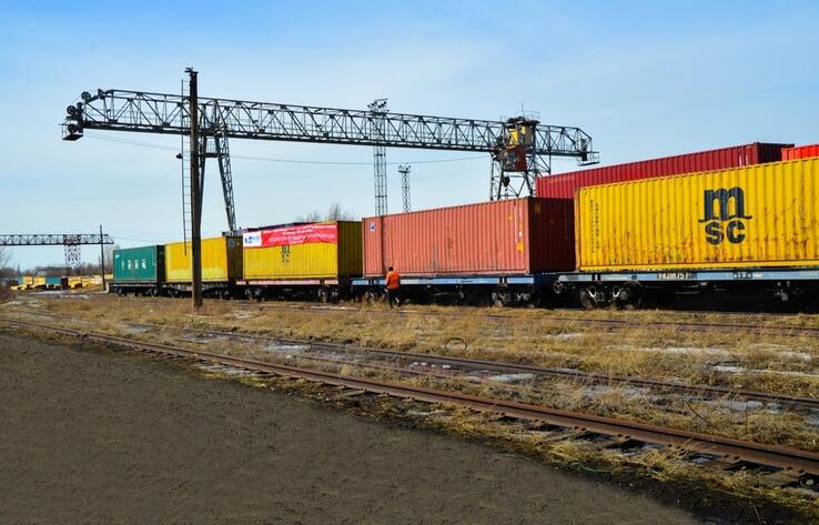 Контейнерный поезд с семенами подсолнечника отправлен из Павлодара в КНР 