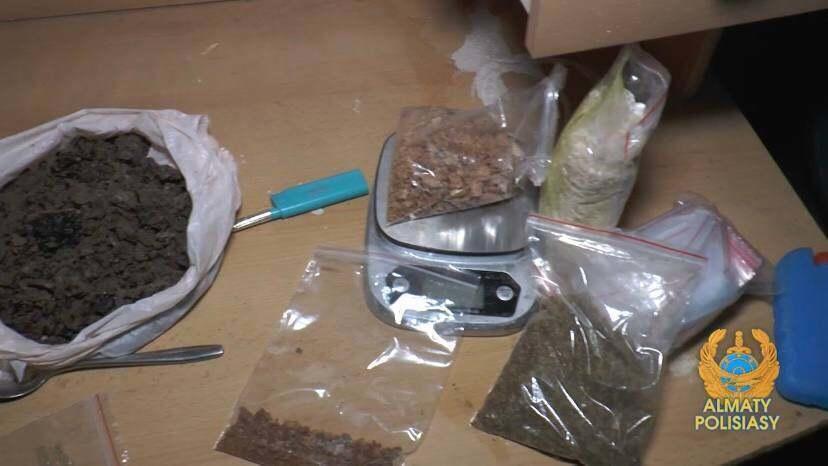 Алматыдағы есірткі зертханасынан 150 млн теңгенің шикізаты тәркіленді