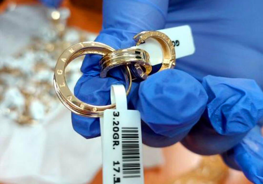 Казахстанец пытался провезти из Стамбула в Нур-Султан 34 кг золота. Фото: КНБ РК