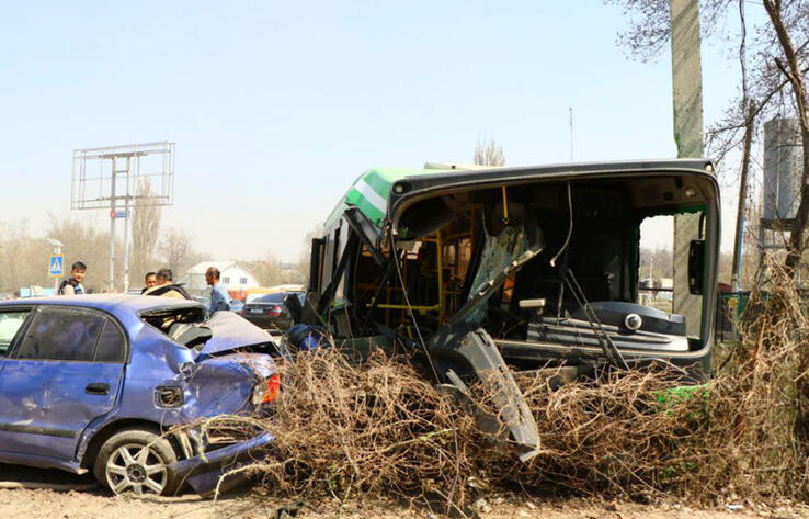 Отказали тормоза: в Алматинской области произошло ДТП с участием автобуса