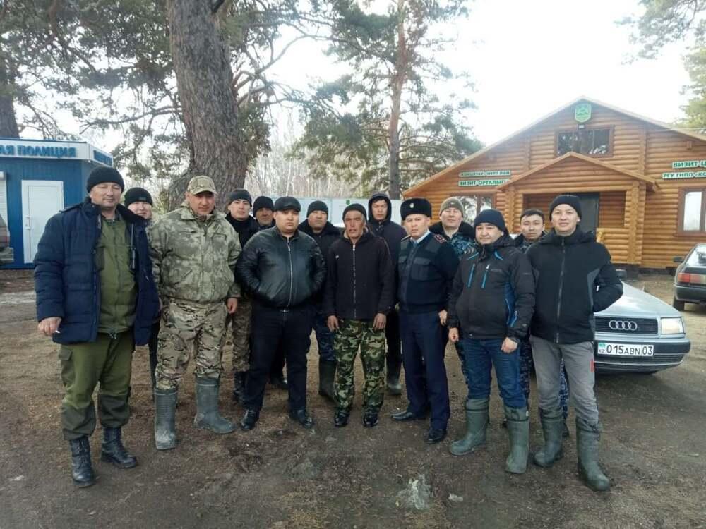 В Акмолинской области полицейские нашли заблудившегося в лесу мужчину