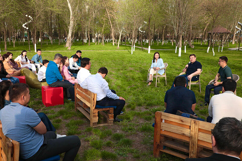 Асхат Оралов встретился с акимами сельских округов Туркестанской области . Фото: AMANAT