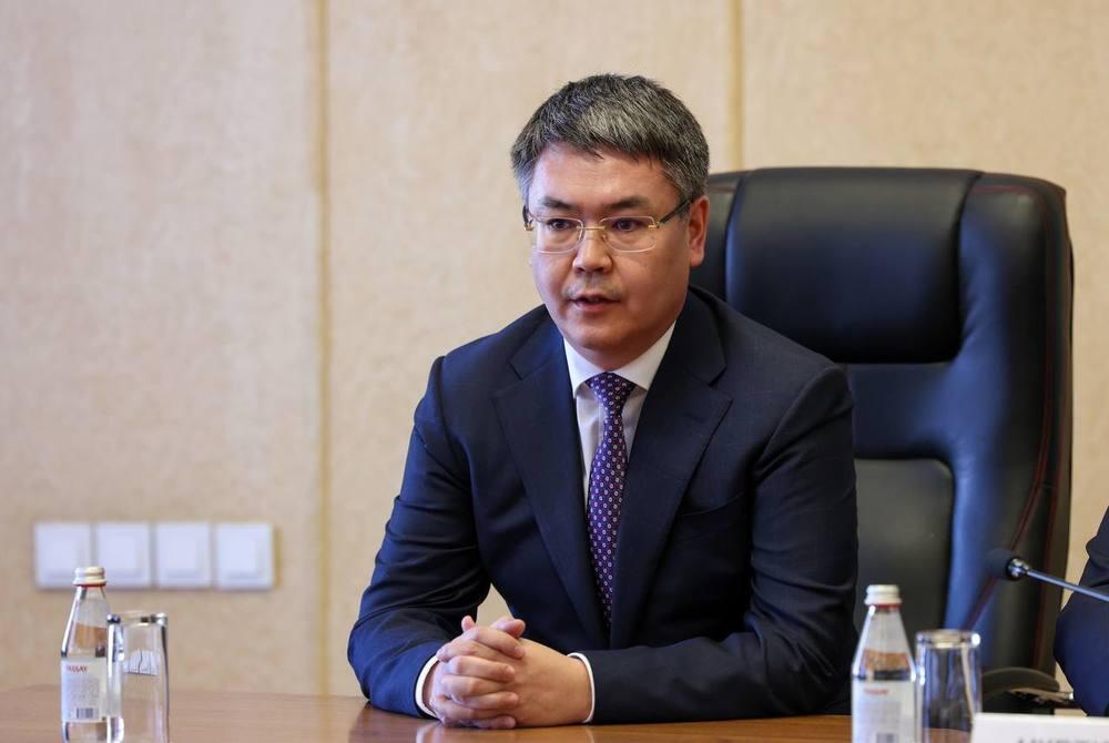 Смаилов представил нового акима Атырауской области. Фото: primeminister.kz