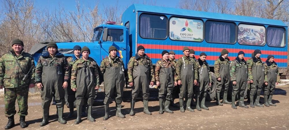 В ВКО затор льда привел к подтоплению домов. Фото: пресс-служба ДЧС ВКО