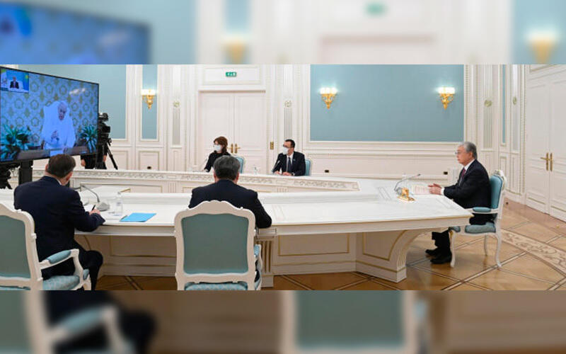 Президент Казахстана провел переговоры с папой римским Франциском