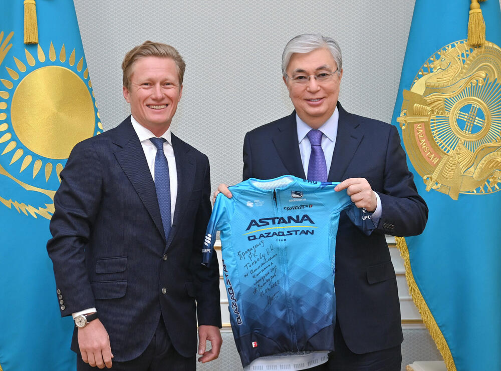 О достижениях казахстанской велокоманды рассказал Токаеву Винокуров