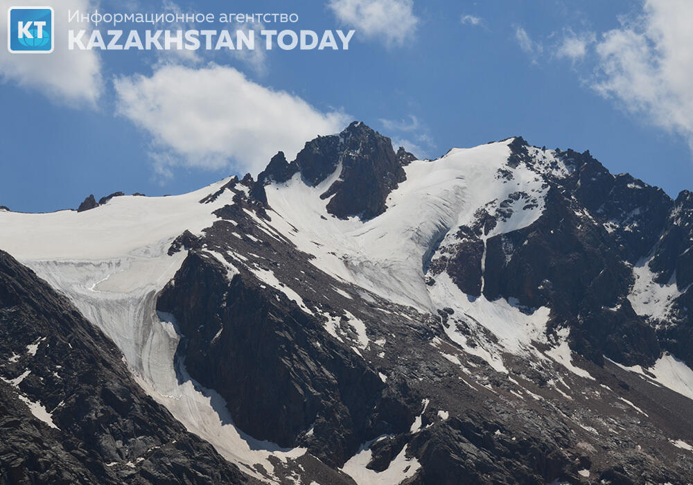Два человека попали под лавину в горах Алматы