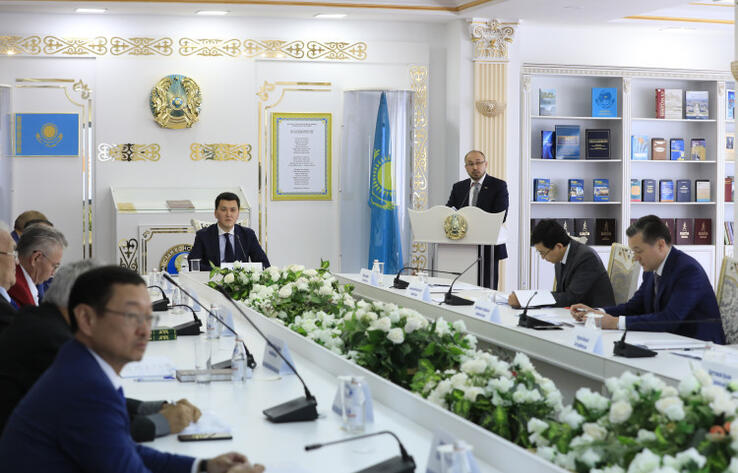 Карин поручил проработать вопросы более широкого использования госсимволов