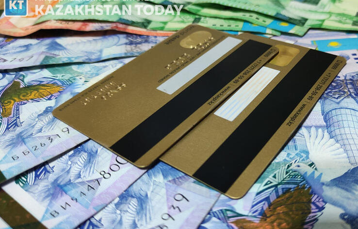 С 2023 года в органы госдоходов начнут передавать информацию по мобильным переводам чиновников