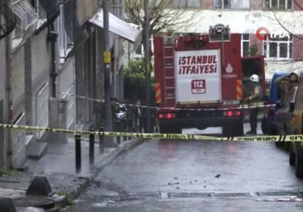 Взрыв в Стамбуле: жителей эвакуируют из-за сильного задымления