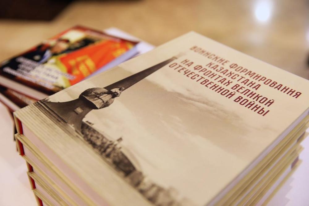 Казахстану передали уникальные архивные документы о Бауыржане Момышулы. Фото: МО РК