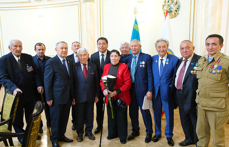 Ерболат Досаев встретился с ветеранами Алматы
