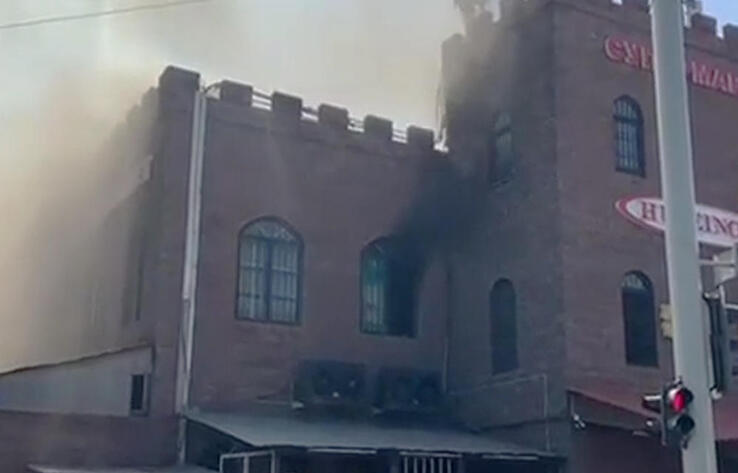 Алматыда екі қабатты супермаркет өртенді