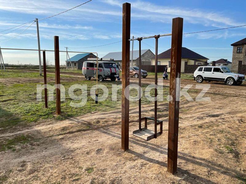 В Уральске 6-летняя девочка погибла от удара током: ответственные не найдены спустя год. Фото: Мой ГОРОД. Именно на этом месте малышка играла в тот злополучный день