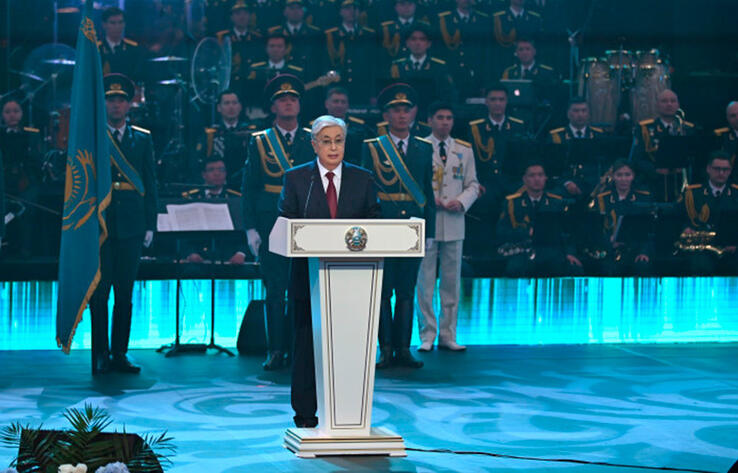 Президент поздравил офицеров, солдат и ветеранов с Днем защитника Отечества