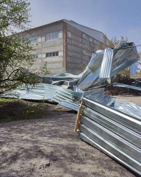 В Петропавловске ураган срывал крыши и ломал деревья. Фото: Петропавловск.news