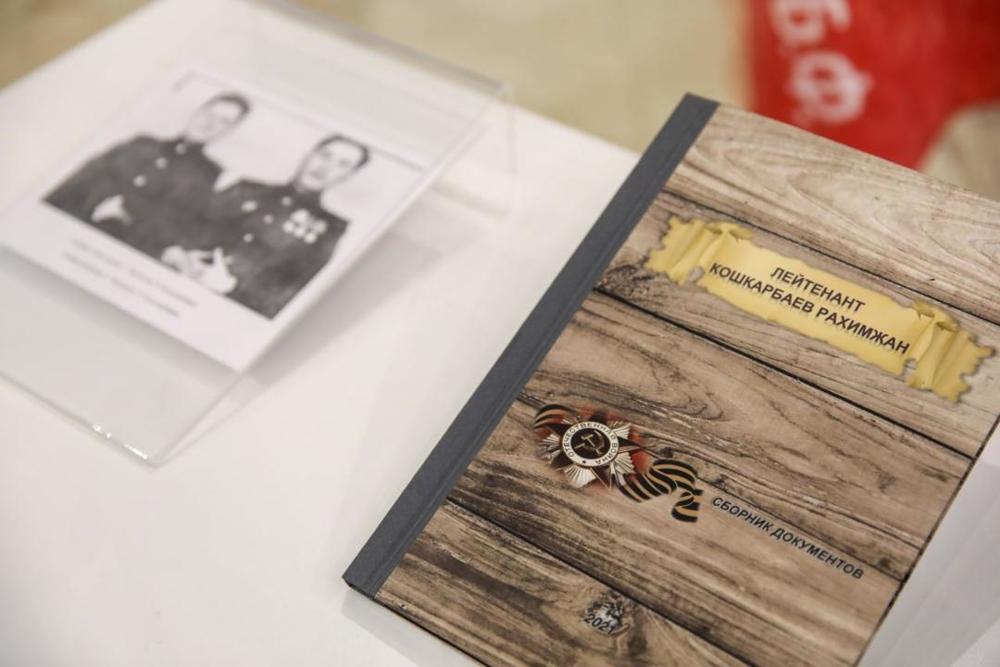 Уникальные исторические документы передали музею Вооруженных сил РК. Фото: МО РК