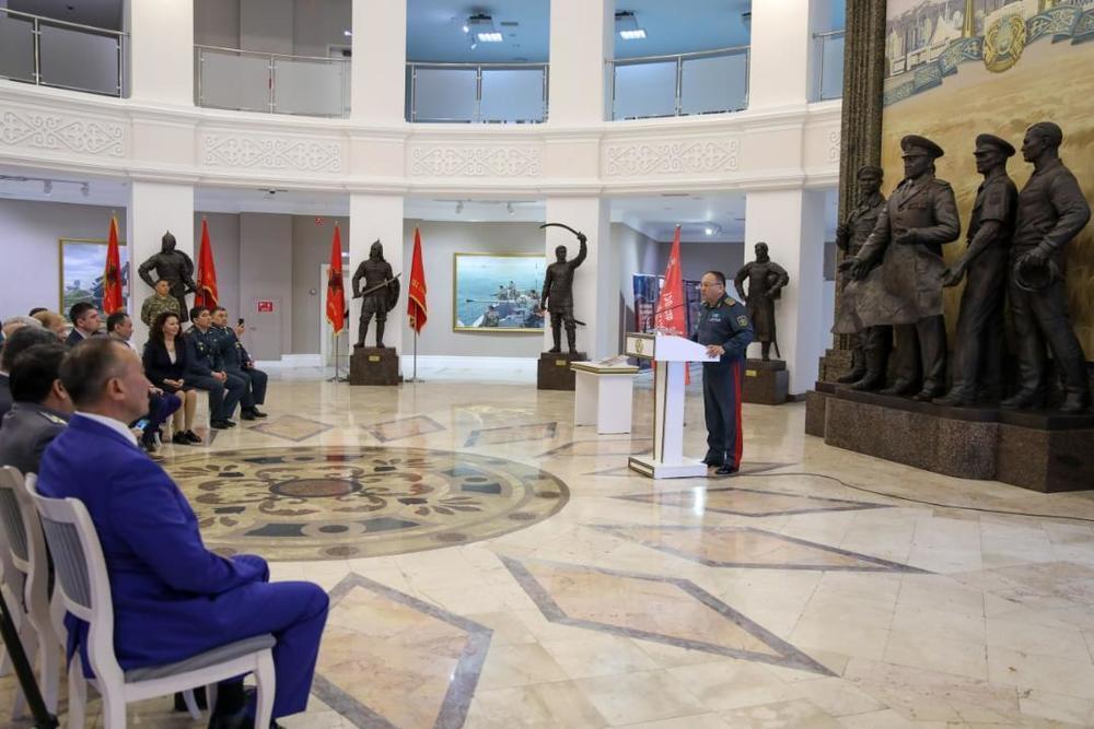 Уникальные исторические документы передали музею Вооруженных сил РК. Фото: МО РК