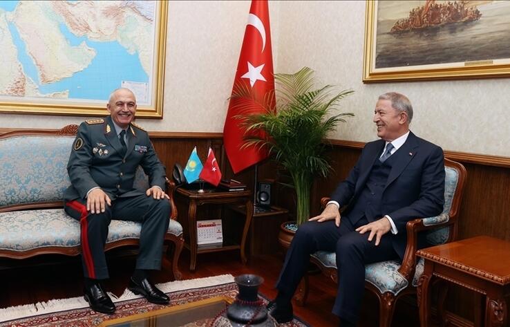 Вопросы региональной безопасности обсудили главы оборонных ведомств Казахстана и Турции