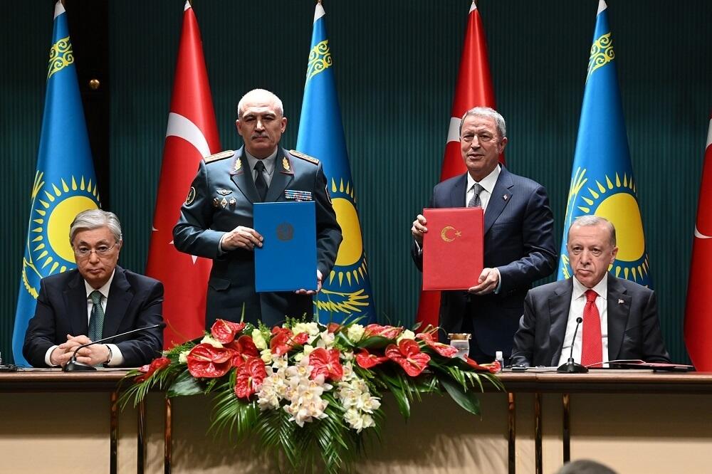 Главы оборонных ведомств Казахстана и Турции подписали соглашения о военном сотрудничестве