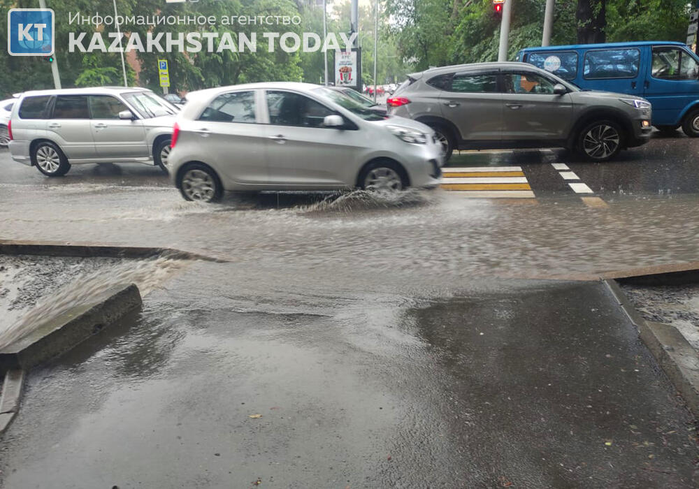 Улицы Алматы затопило после ливня