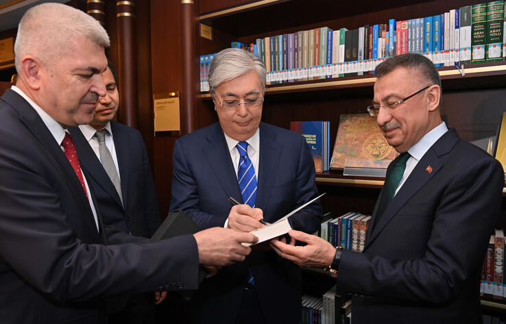 Токаев посетил Президентскую Национальную библиотеку Турции